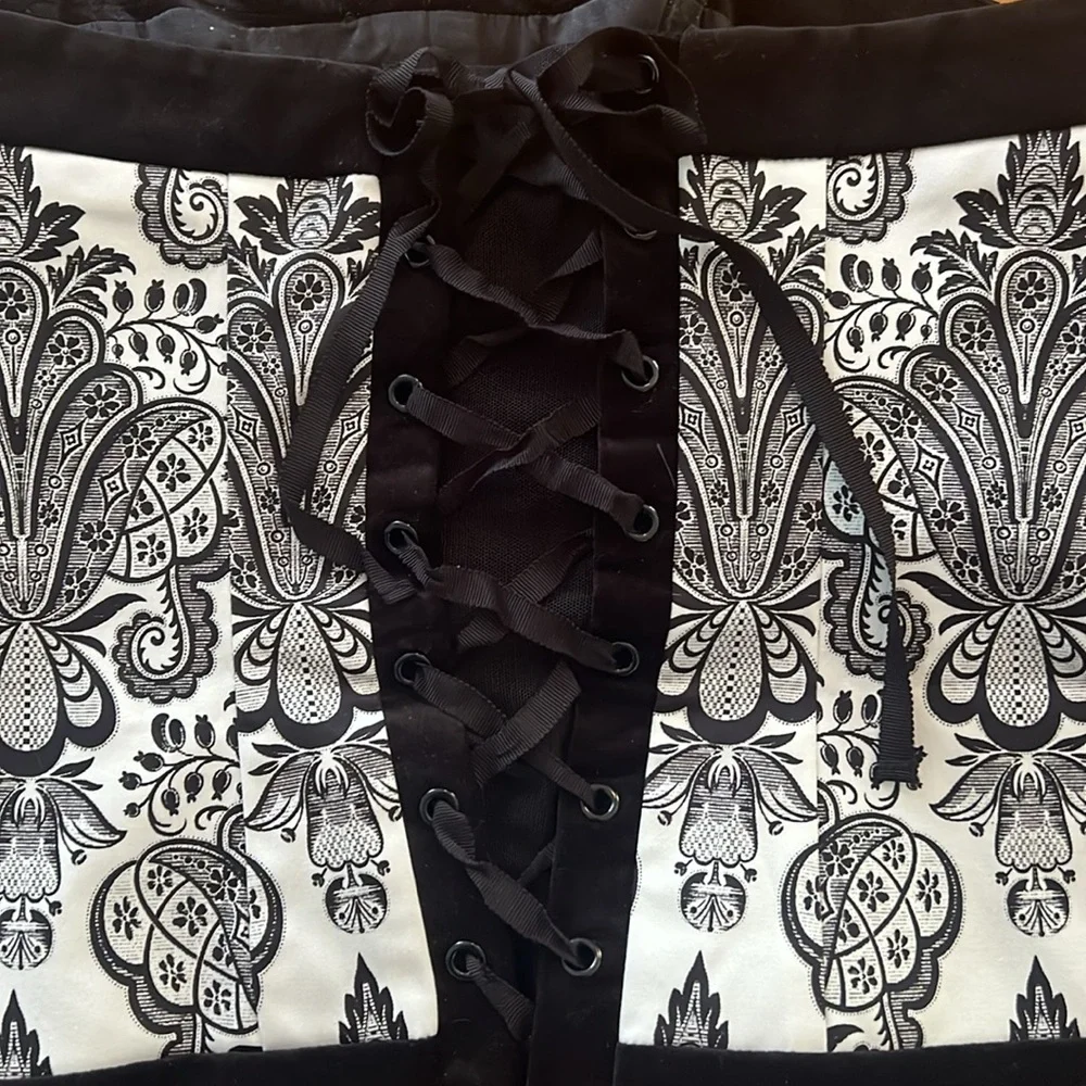 White House black market size 6 bustier - Picture 4 of 9